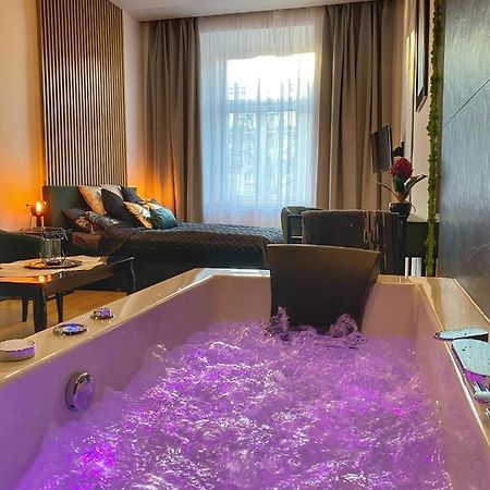 Apartament Czarny Z Jacuzzi 克拉科夫 外观 照片