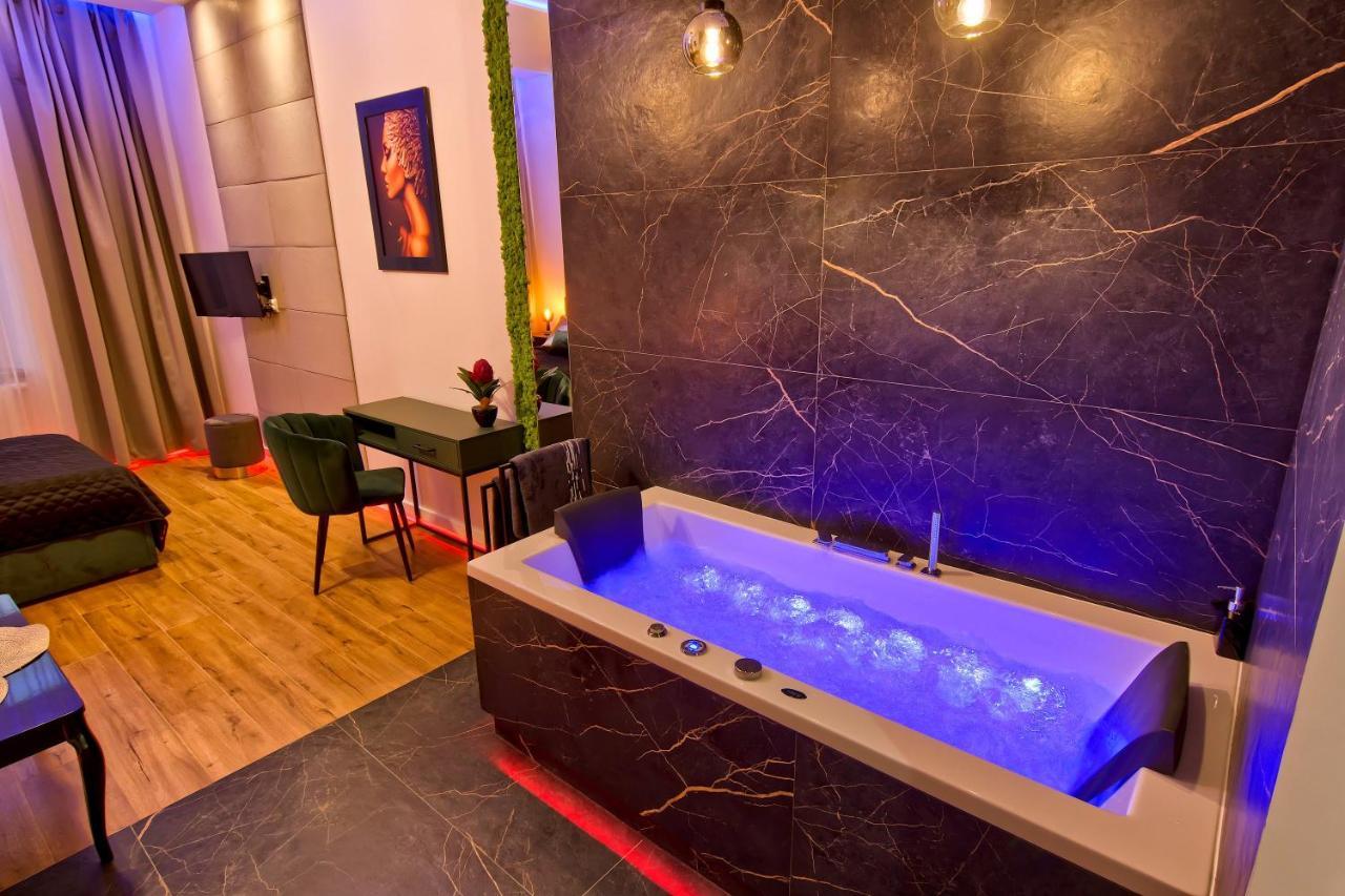 Apartament Czarny Z Jacuzzi 克拉科夫 外观 照片