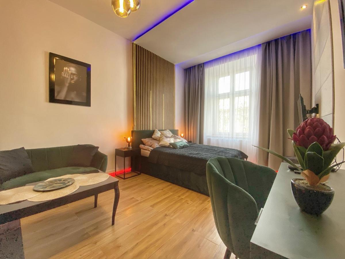 Apartament Czarny Z Jacuzzi 克拉科夫 外观 照片