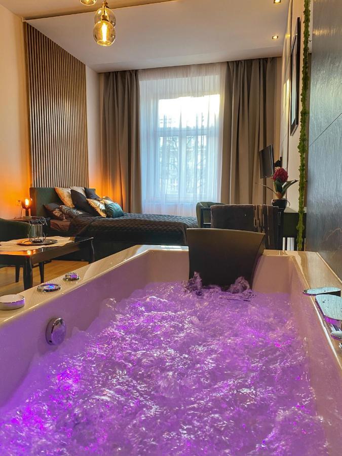 Apartament Czarny Z Jacuzzi 克拉科夫 外观 照片