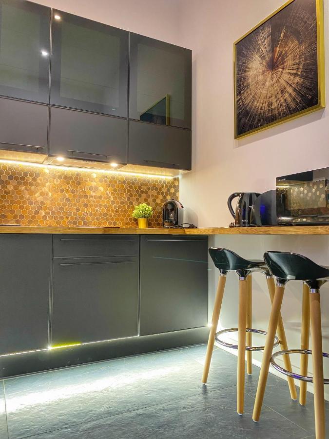 Apartament Czarny Z Jacuzzi 克拉科夫 外观 照片