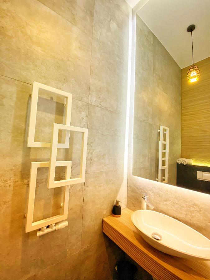 Apartament Czarny Z Jacuzzi 克拉科夫 外观 照片