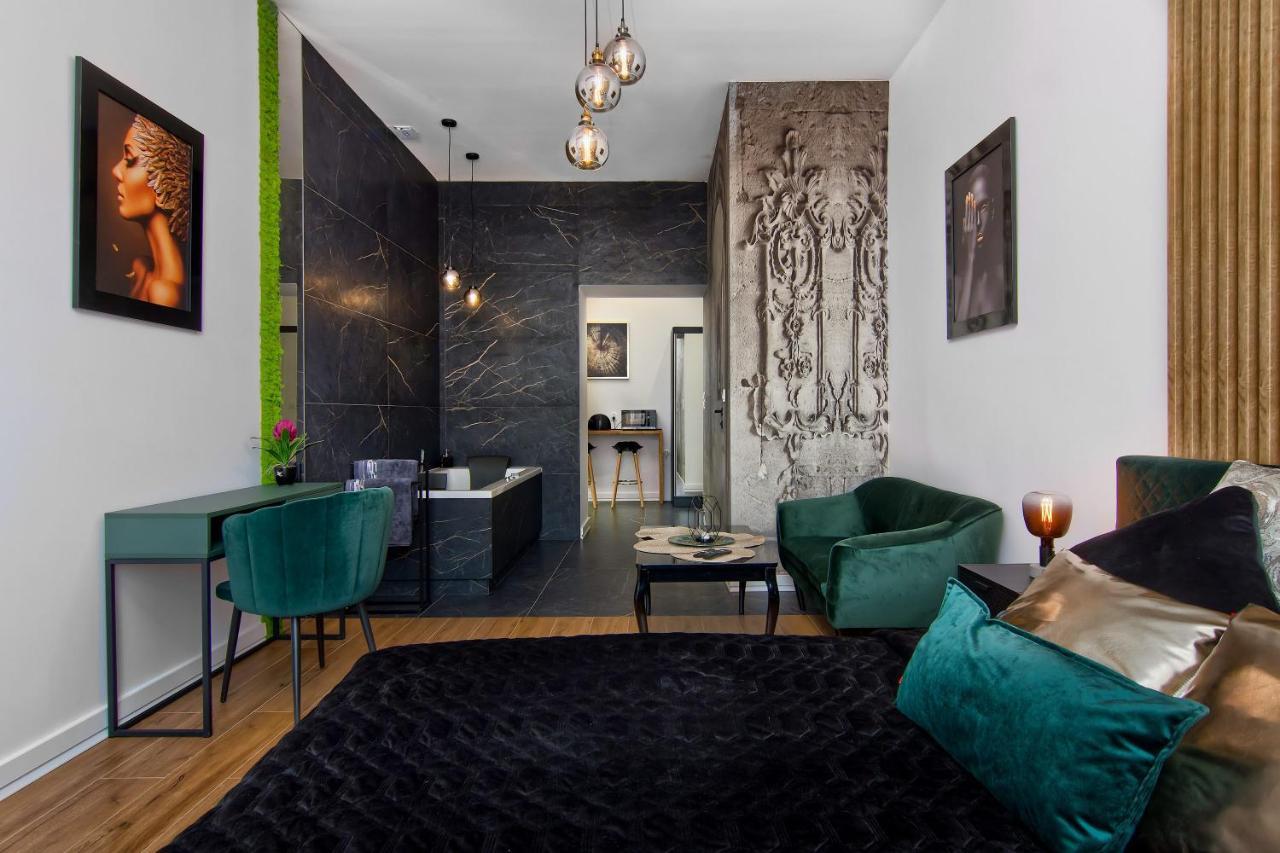 Apartament Czarny Z Jacuzzi 克拉科夫 外观 照片