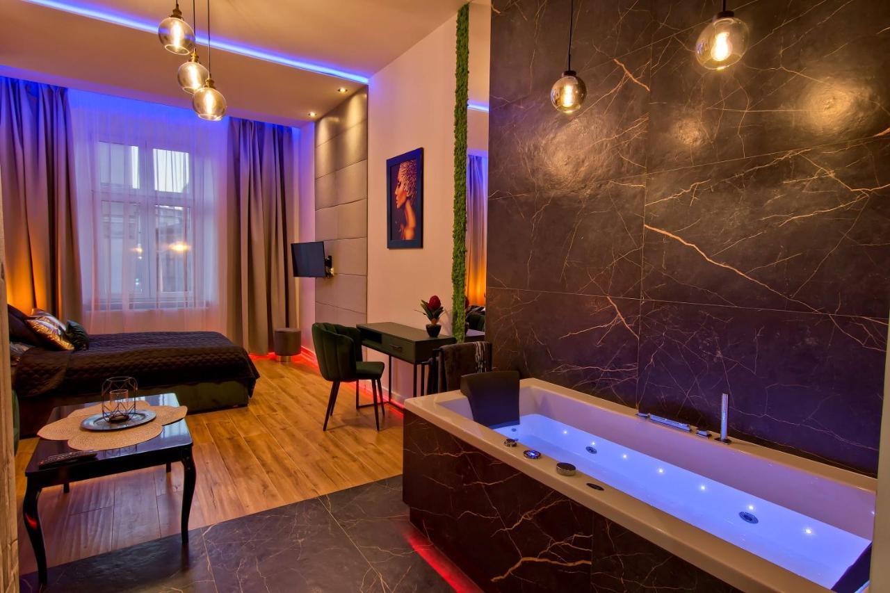 Apartament Czarny Z Jacuzzi 克拉科夫 外观 照片